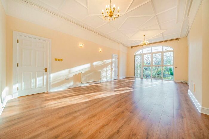 3 Bedroom Flat To Rent In Broadhurst Gardens, West Hampstead, NW6