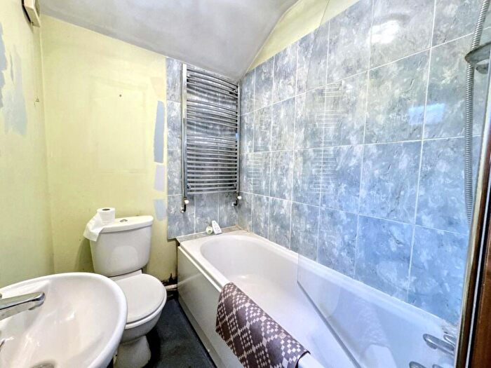 2 Bedroom Semi-Detached House For Sale In Scott Road, Ipswich, Suffolk, IP3