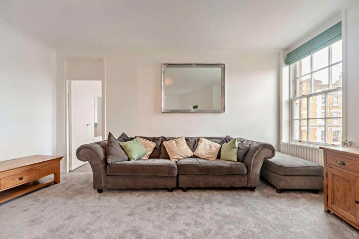 2 Bedroom Flat For Sale In Portpool Lane, London, EC1N - Photo 4