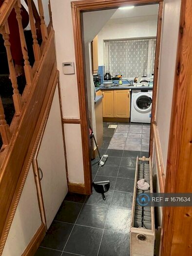 3 Bedroom Semi-Detached House To Rent In Clover Close, Luton, LU4