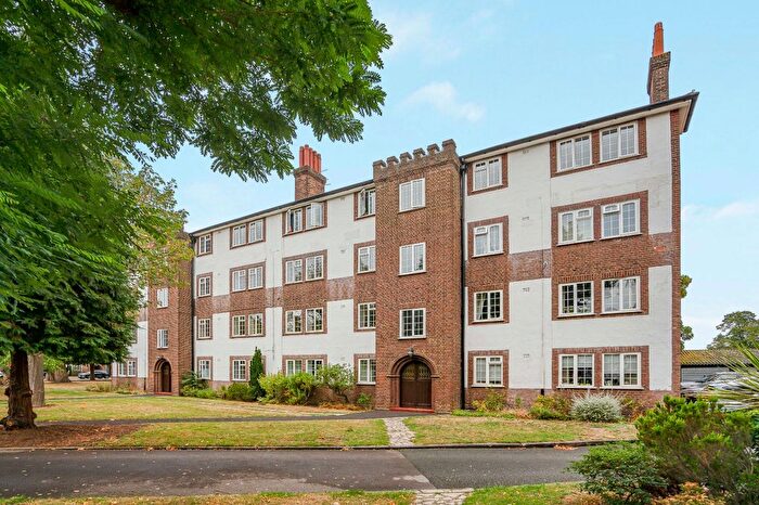 1 Bedroom Flat To Rent In Gloucester Court, Kew Road, TW9