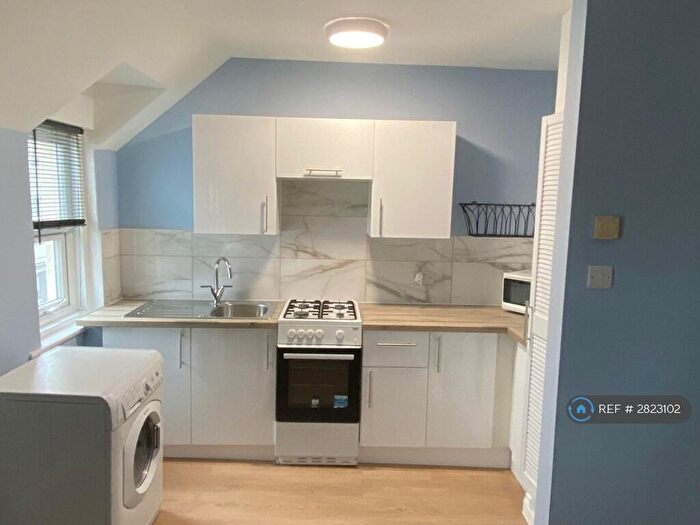 2 Bedroom Flat To Rent In Tregonwell Road, Bournemouth, BH2