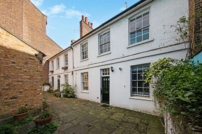 2 Bedroom Mews To Rent In Rossmore Close, Rossmore Road, NW1