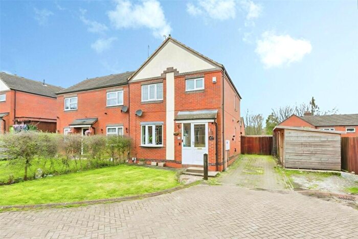 3 Bedroom Semi Detached House For Sale In Glovers Close, Atherstone, Warwickshire, CV9