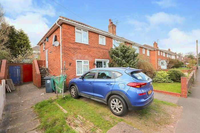 2 Bedroom Maisonette Flat To Rent In Kenilworth Crescent, Parkfields, Wolverhampton, West Midlands, WV4