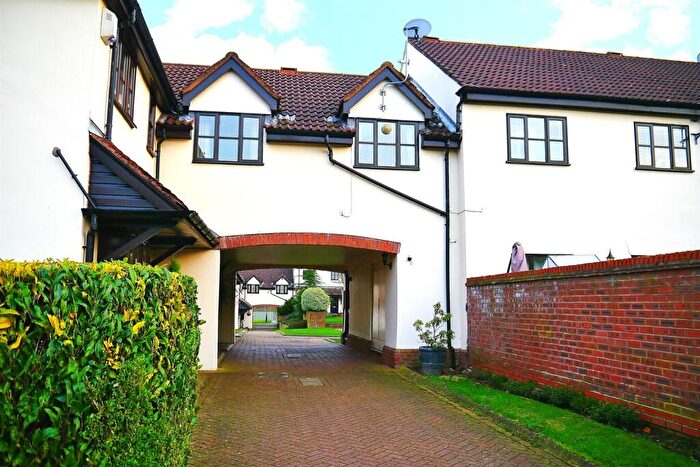 1 Bedroom Maisonette To Rent In Firs Wood Close, EN6