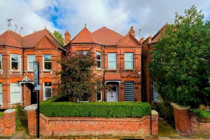 4 Bedroom Detached House To Rent In Harrow, Greater London, HA1