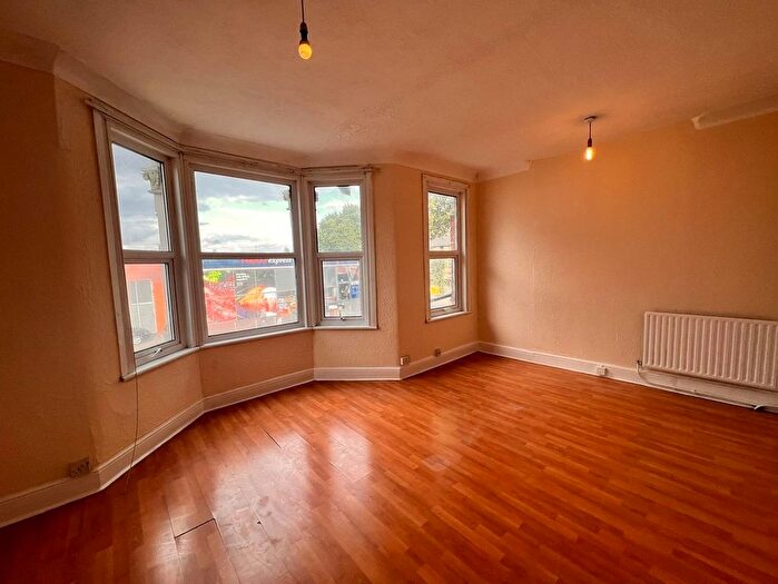 2 Bedroom Flat To Rent In High Street South, London, E6