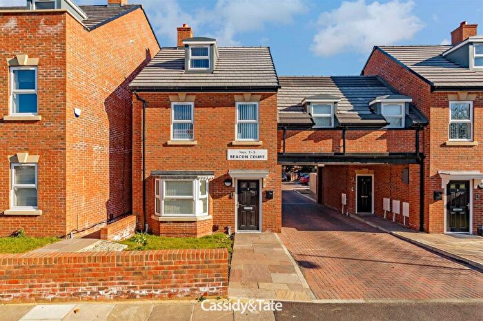 2 Bedroom Maisonette To Rent In Beacon Court, Catsbrook Road, Luton, LU3