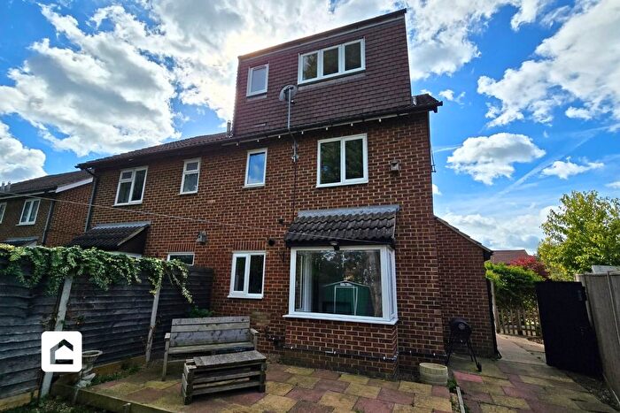 2 Bedroom Terraced House To Rent In Worcester Park, Surrey, KT4