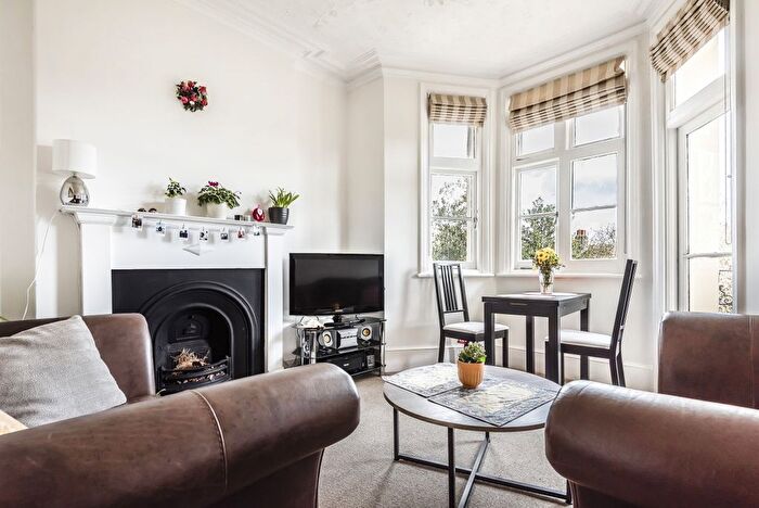 2 Bedroom Flat To Rent In Rosendale Road, West Dulwich, London, SE21