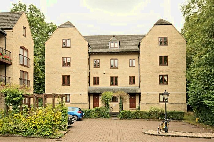 2 Bedroom Flat To Rent In Dorchester Close, Headington, Oxford, OX3