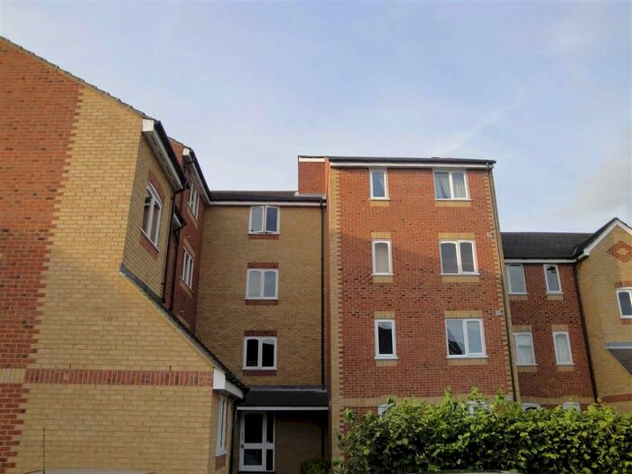 2 Bedroom Flat To Rent In Burket Close, Norwood Green, Middlesex, UB2