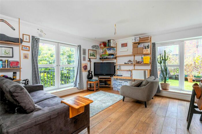 3 Bedroom Apartment To Rent In Albert Court, Melville Place, London, N1