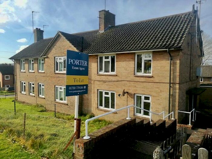 1 Bedroom Flat To Rent In Mant Road, Petworth, West Sussex, GU28