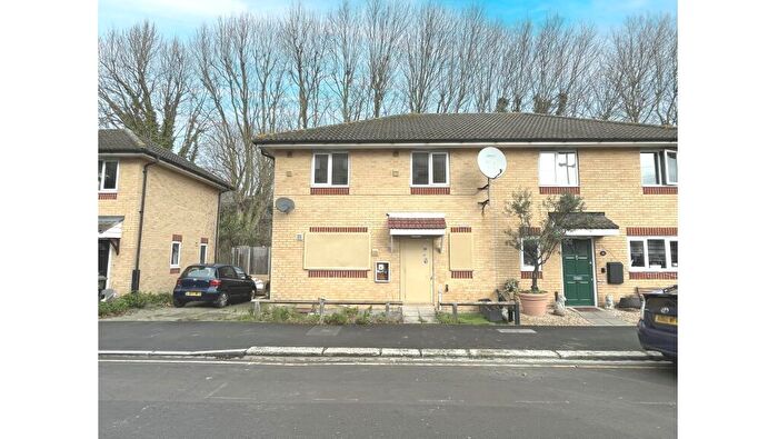 4 Bedroom Semi Detached House For Sale In Royal Road, Canning Town, London, E16