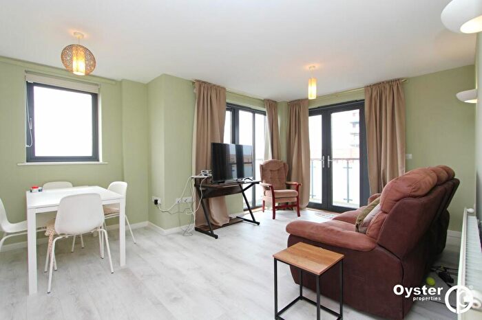 2 Bedroom Flat To Rent In Penniwell Close, Chantry Court, HA8