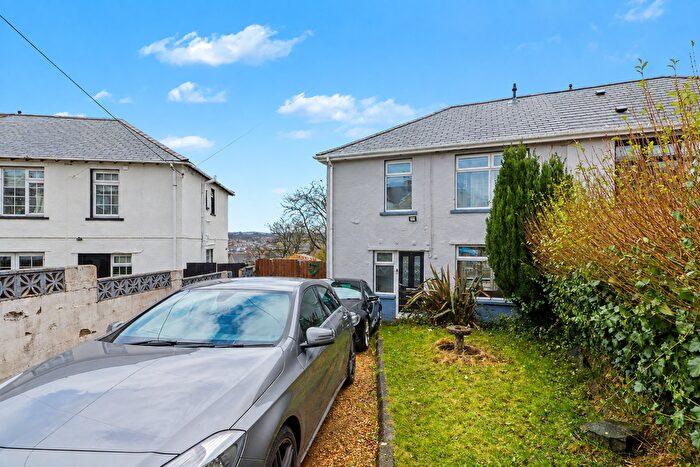 3 Bedroom Semi-Detached House For Sale In Heolddu Crescent, Bargoed, CF81