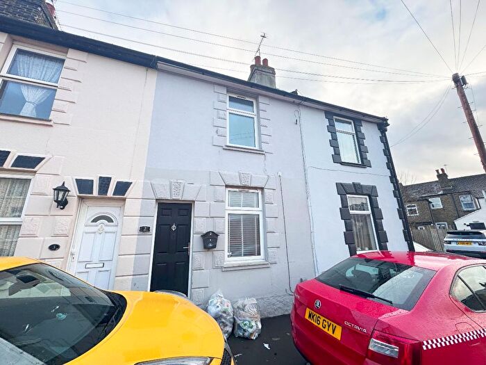 2 Bedroom Terraced House To Rent In Lawrence Street, Gillingham, ME7