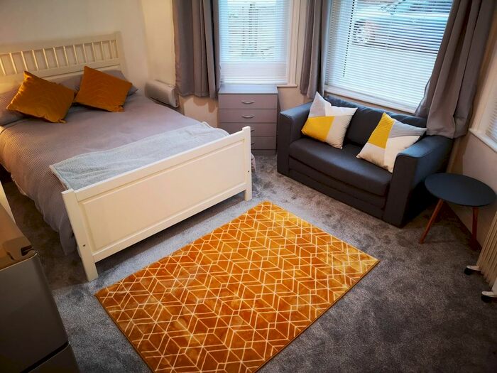 Studio To Rent In Carlton Road, Bournemouth, BH1