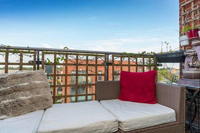 1 Bedroom Flat For Sale In Atlas Way, Oakgrove, MK10