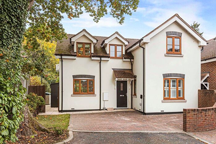 3 Bedroom Detached House For Sale In Archers Close, Potters Bar, EN6