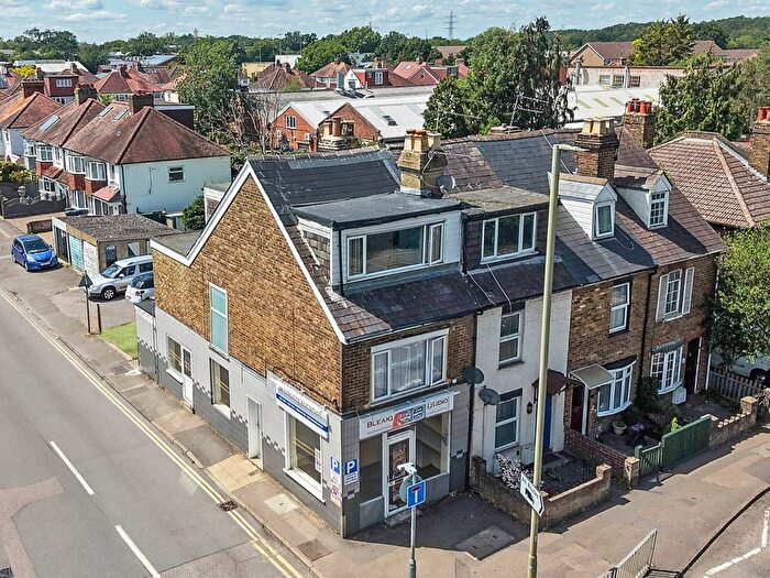 2 Bedroom Maisonette For Sale In Kingston Road, Leatherhead, Surrey, KT22