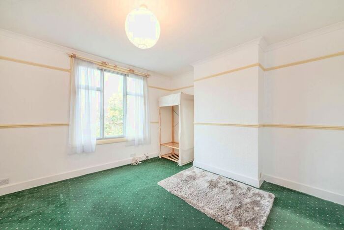 1 Bedroom Flat To Rent In Queens Avenue, Greenford, UB6