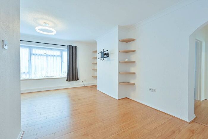 2 Bedroom Flat To Rent In Bournehall Road, Bushey, WD23