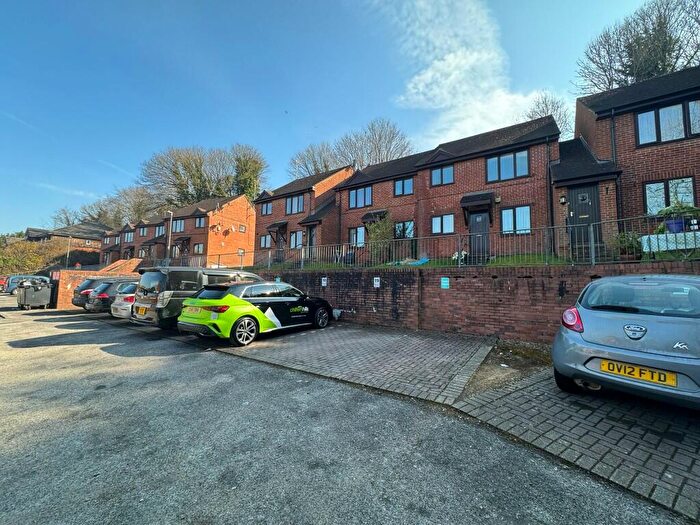 2 Bedroom Flat To Rent In Butlers Court, High Wycombe, Buckinghamshire, HP13