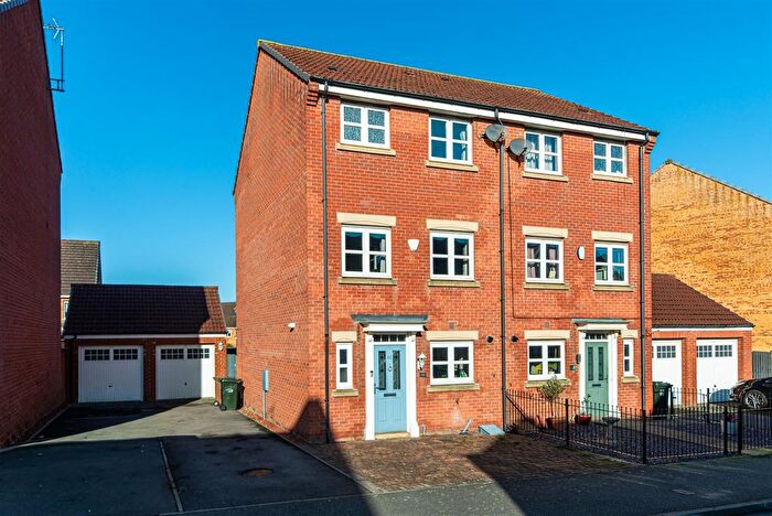3 Bedroom Town House For Sale In Dukesfield, Shiremoor, Newcastle Upon Tyne, NE27