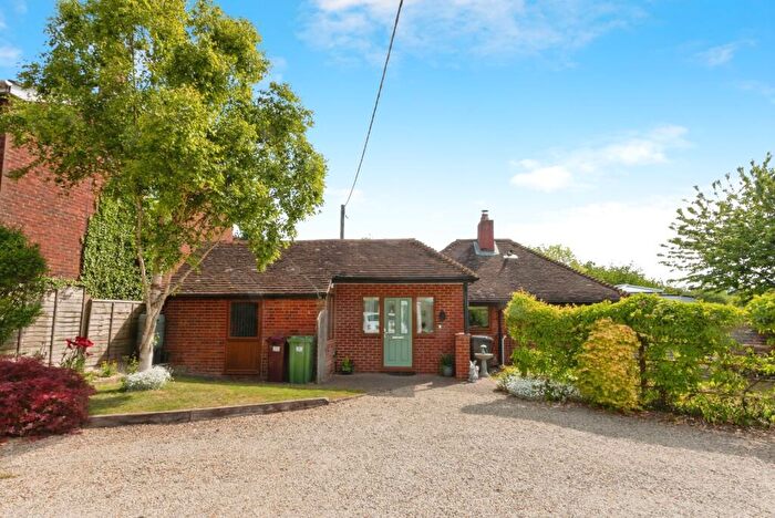 3 Bedroom Bungalow For Sale In Roman Road, Basingstoke, Hampshire, RG23