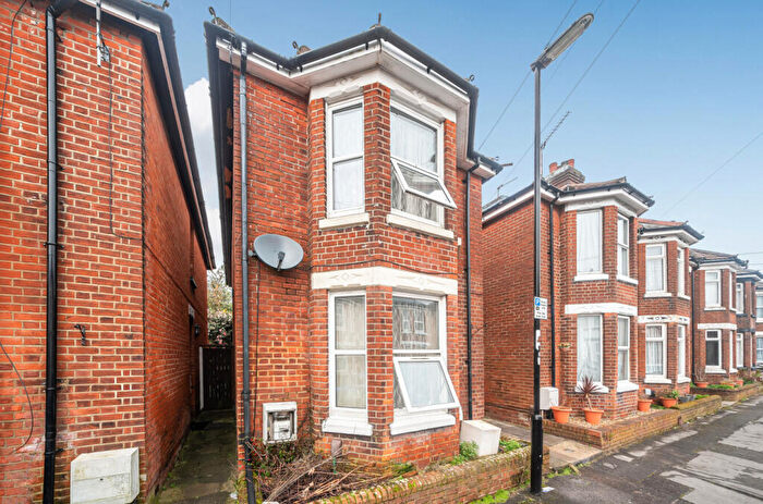 3 Bedroom Detached House For Sale In Harold Road, Shirley, Southampton, Hampshire, SO15