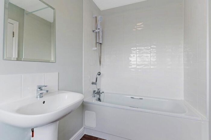 5 Bedroom Semi-Detached House To Rent In Kenmore Drive, Horfield, Bristol, BS7