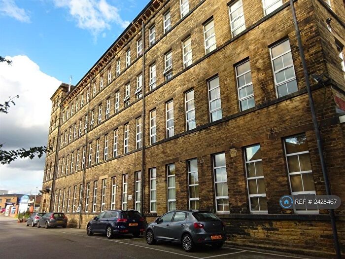 2 Bedroom Flat To Rent In Balme Road, Cleckheaton, BD19
