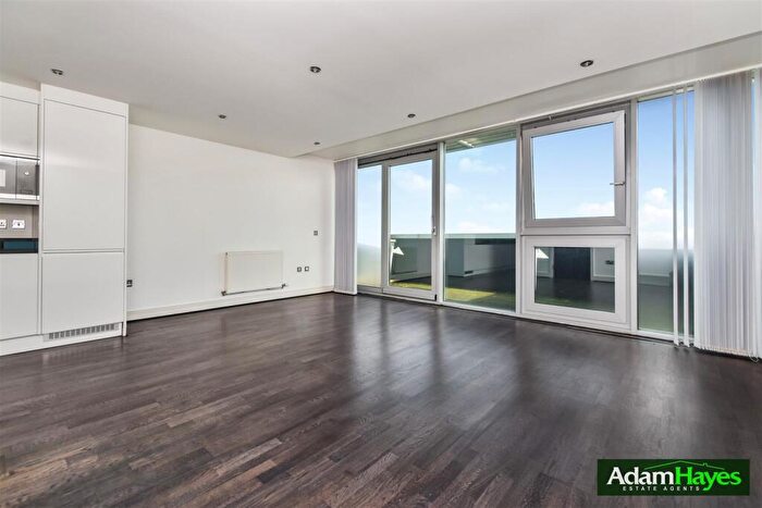 2 Bedroom Penthouse To Rent In Kingsway, North Finchley, N12
