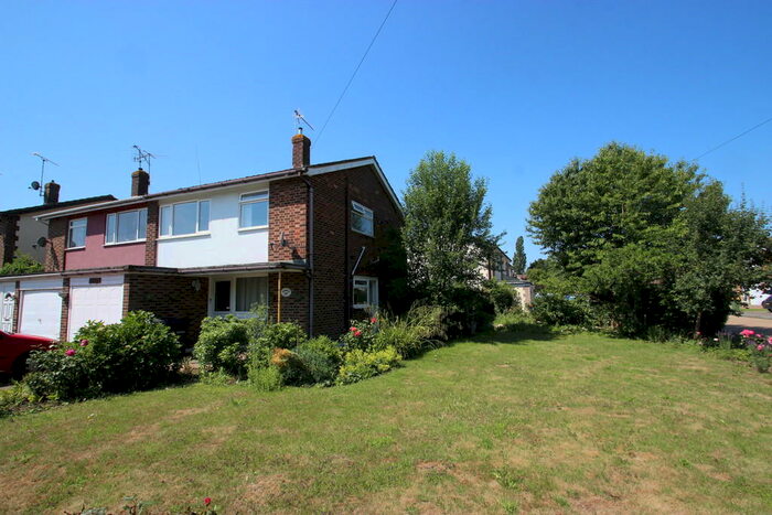 3 Bedroom Semi-Detached House To Rent In Hullbridge, SS5