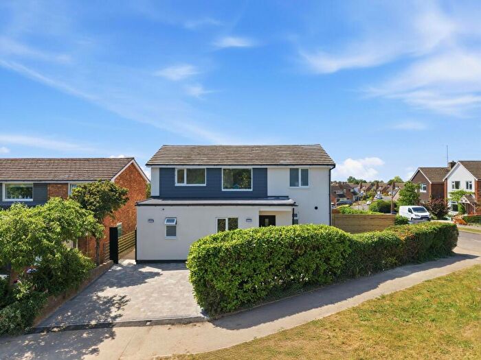 4 Bedroom Detached House For Sale In Stotfold Road, Hitchin, SG4