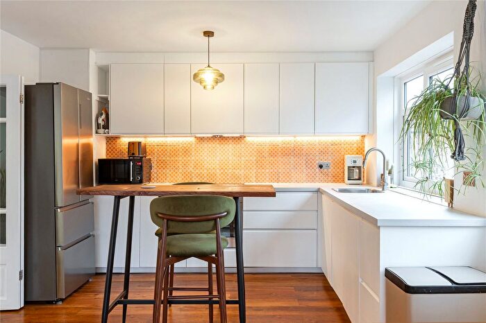 2 Bedroom Flat To Rent In Fitzhugh Grove, London, SW18