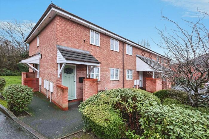 2 Bedroom Maisonette For Sale In Michelle Close, Birmingham, West Midlands, B13