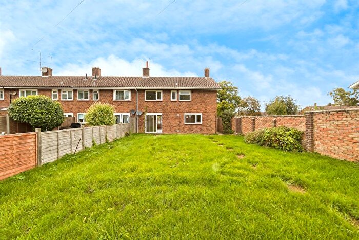 4 Bedroom End Of Terrace House For Sale In Constable Road, Crawley, RH10