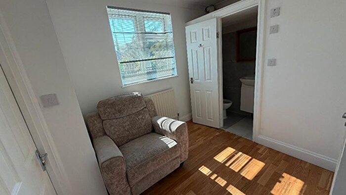 2 Bedroom Property To Rent In West Barnes Lane, New Malden, KT3