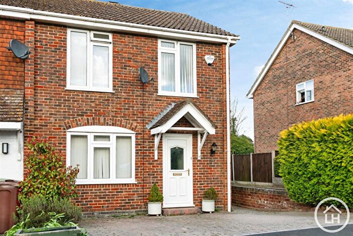 3 Bedroom End Terrace House For Sale In Bramley Avenue, Faversham, ME13