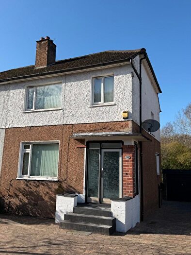 3 Bedroom Semi Detached House To Rent In Maxwell Drive, Glasgow, G41