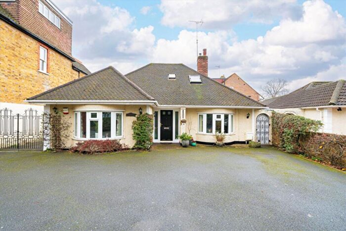4 Bedroom Bungalow For Sale In Princes Road, Weybridge, KT13