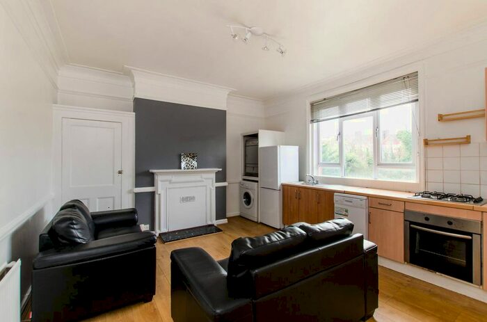 4 Bedroom Maisonette To Rent In Sternhold Avenue, Streatham Hill, London, SW2