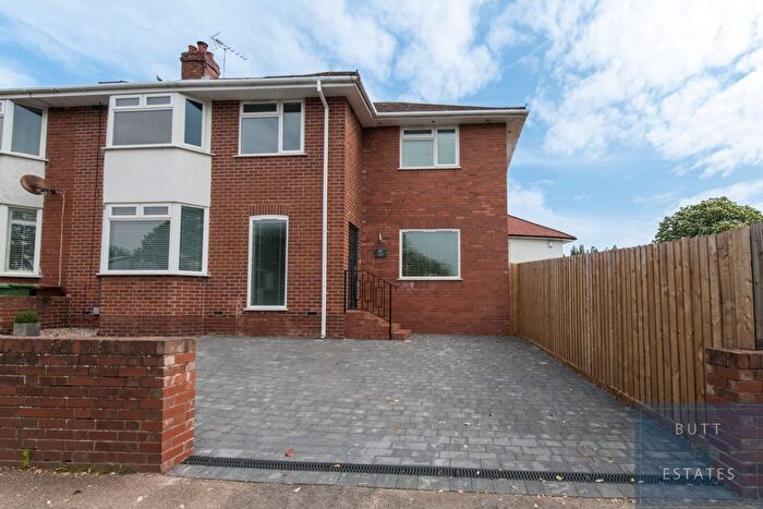 4 Bedroom Semi-Detached House For Sale In Topsham Road, Exeter, EX2