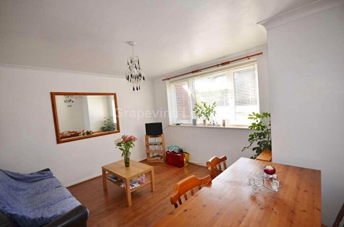 2 Bedroom Apartment To Rent In Emmanuel Road, Balham, SW12