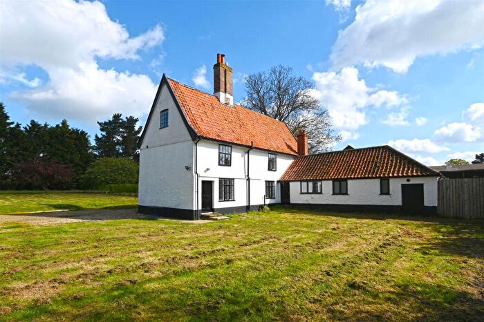 3 Bedroom Semi-Detached House To Rent In Halesworth, IP19