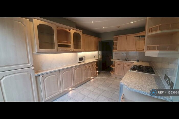 3 Bedroom Maisonette To Rent In Jedburgh Street, London, SW11